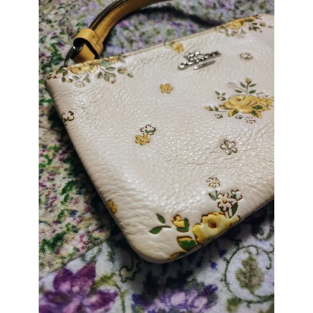 Coach corner zip